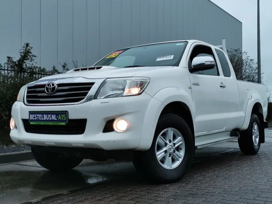 Toyota  Hi-Lux 2.5 D-4D 4x2 Comfort 6
