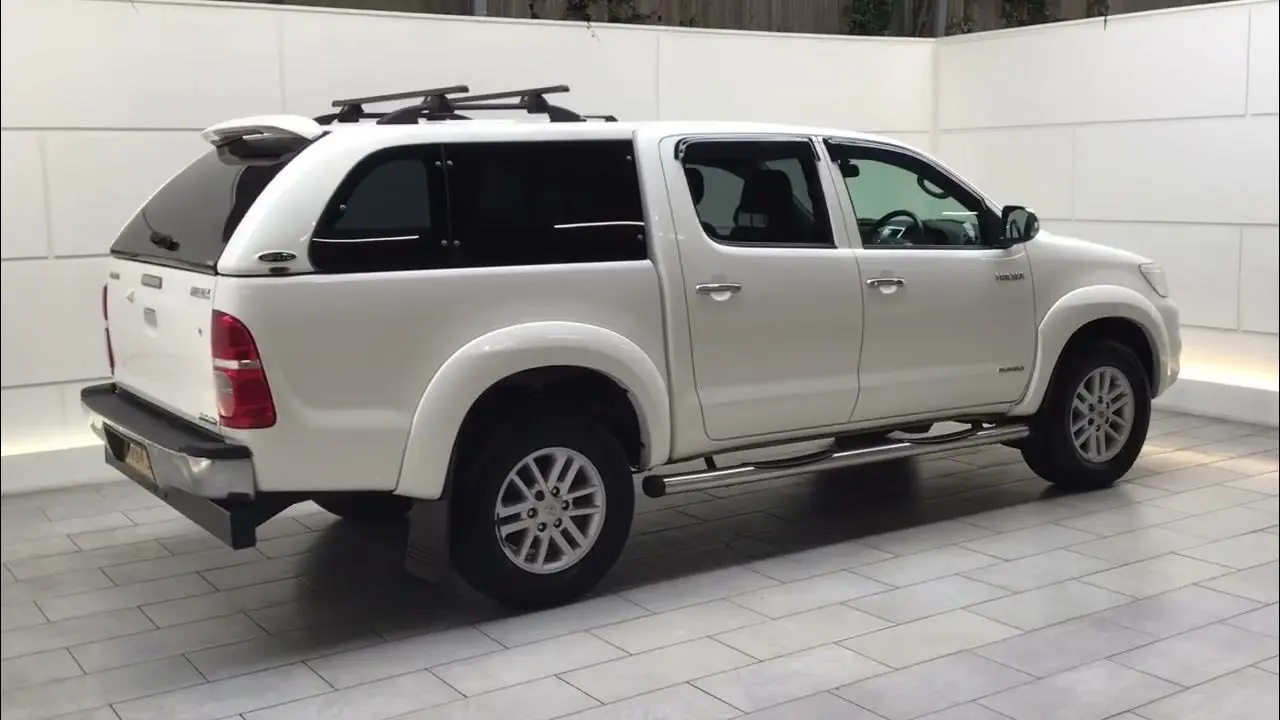 Toyota  Hi-Lux 3.0 D-4D 4x4 Elegant 4