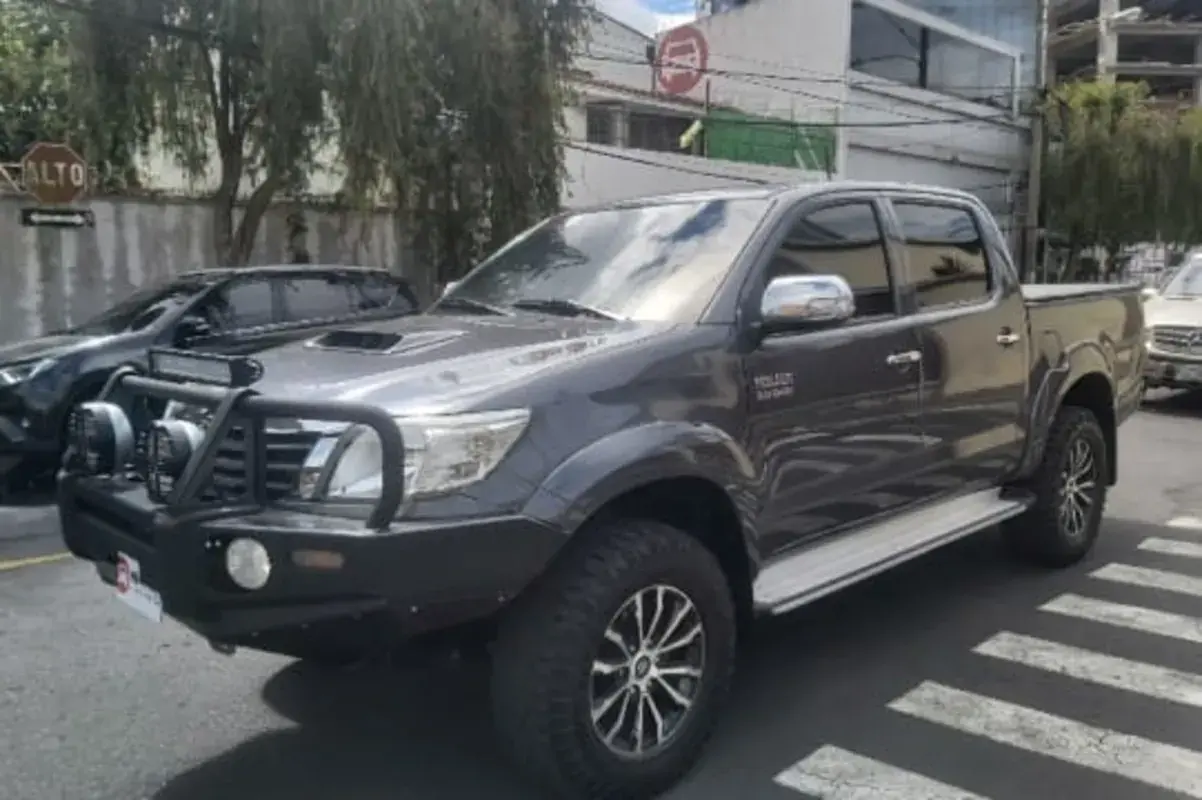 Toyota  Hi-Lux 3.0 D-4D 4x4 Elegant 2