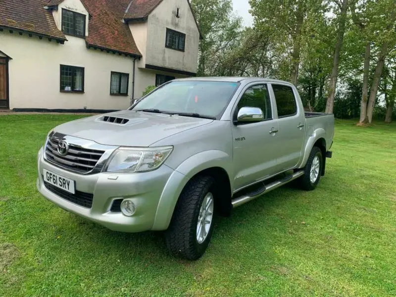 Toyota  Hi-Lux 3.0 D-4D 4x4 Elegant 4