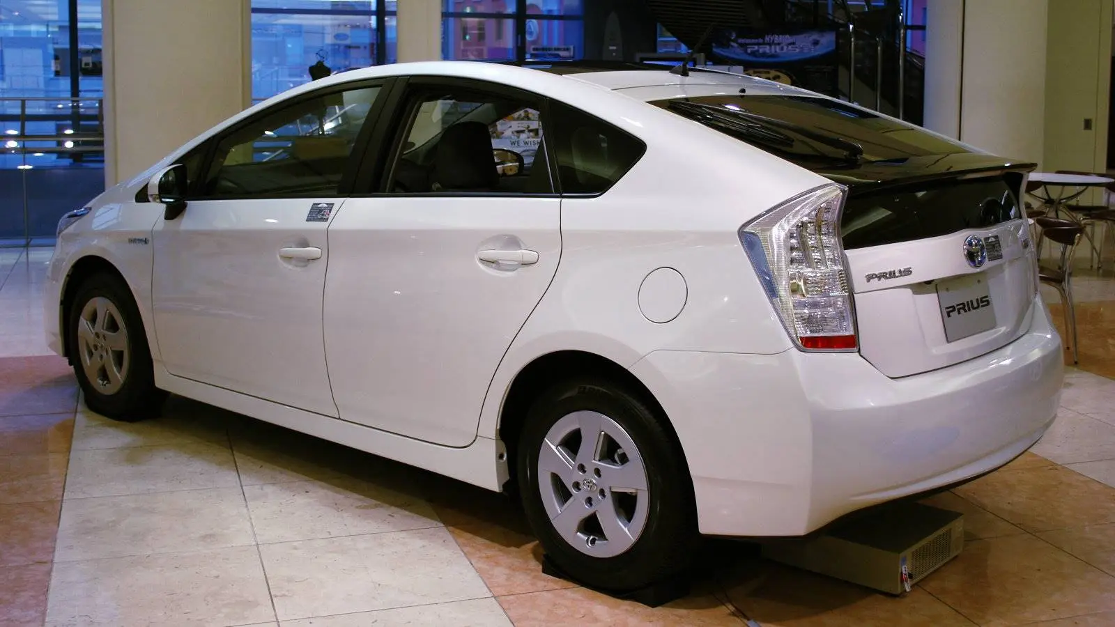 Toyota Prius Prius 1.8 VVT-i Premium CVT 4