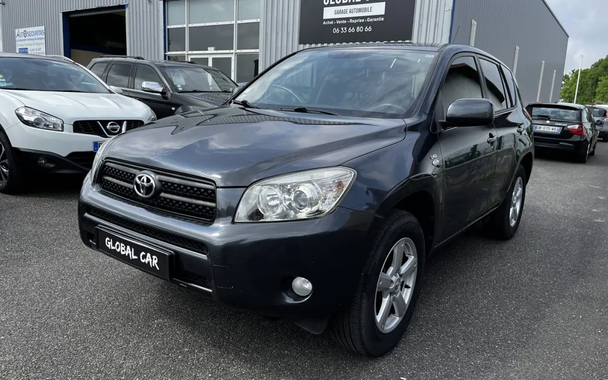 Toyota  Rav 4 2.2 D-4D Extra 1
