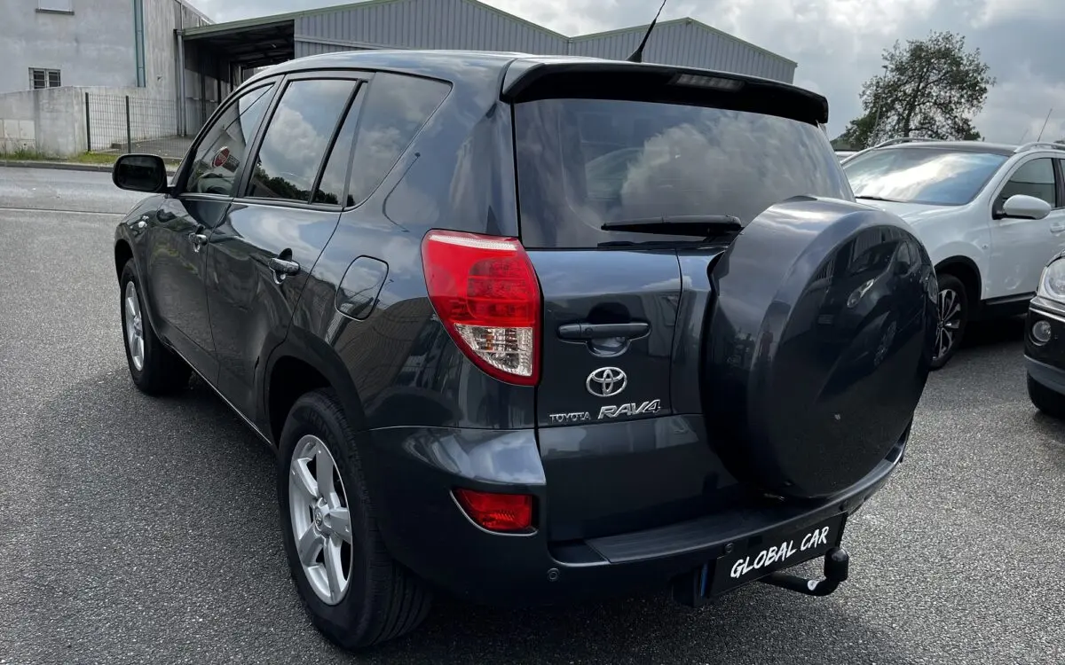 Toyota  Rav 4 2.2 D-4D Extra 4