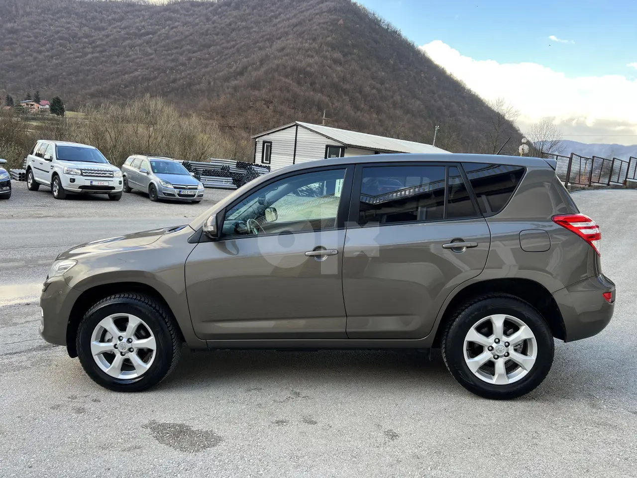 Toyota  Rav 4 2.2 D-4D Premium Plus 2