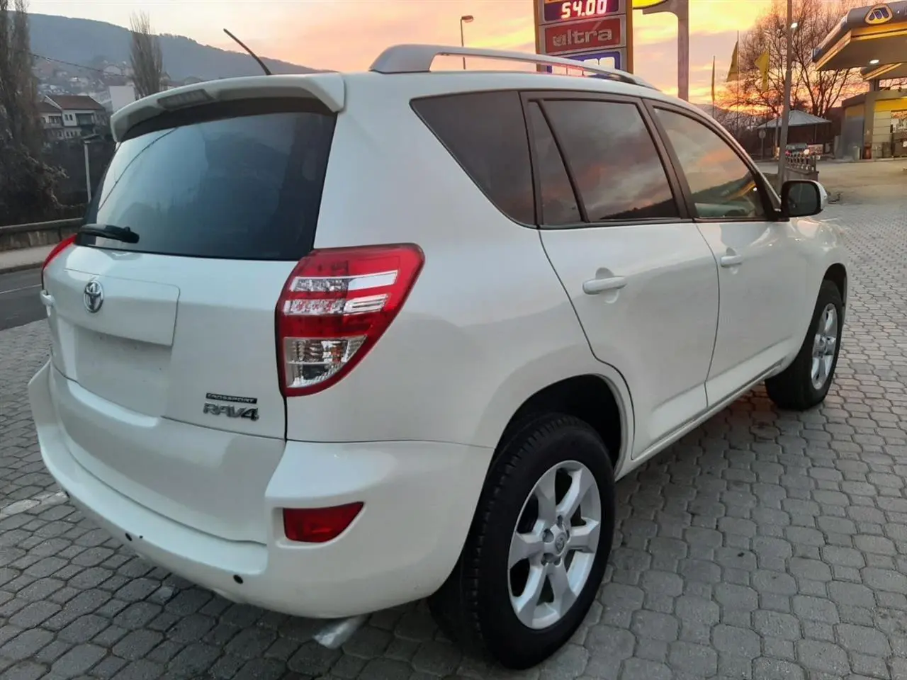 Toyota  Rav 4 2.2 D-CAT Premium Plus JBL Edition 4