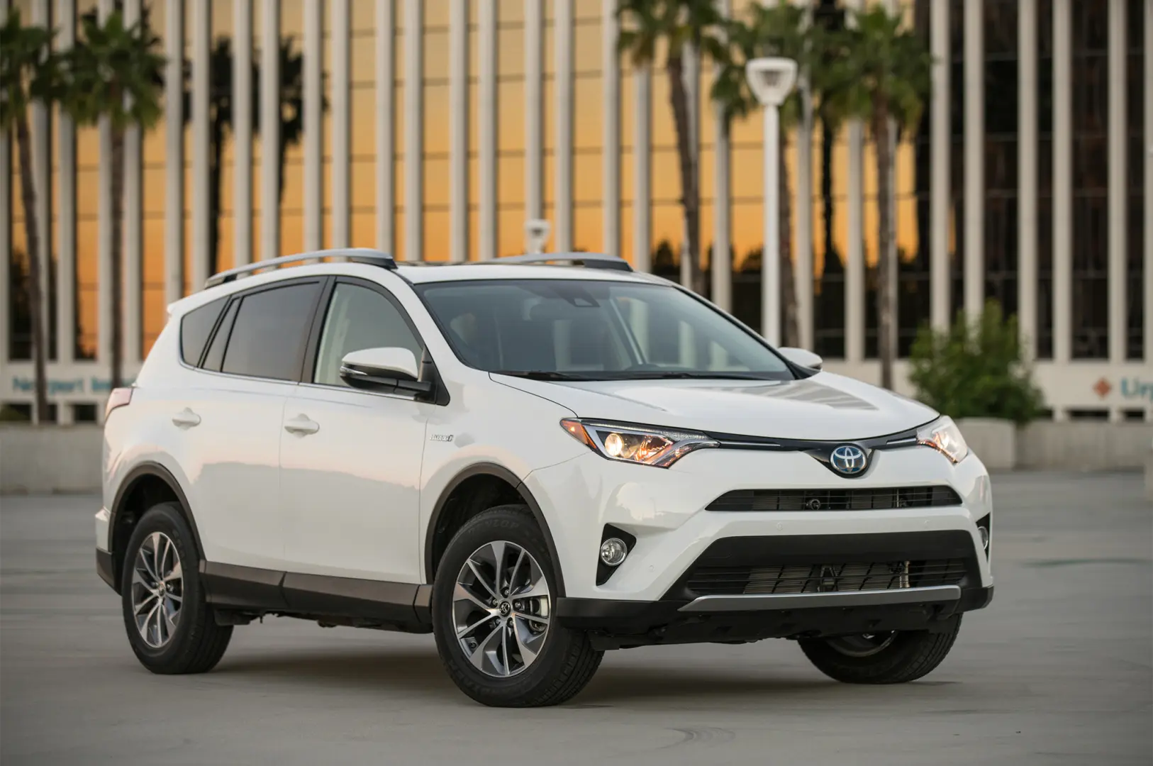 Toyota  Rav 4 2.5 Hybrid 4x4 Premium Plus e-CVT 1