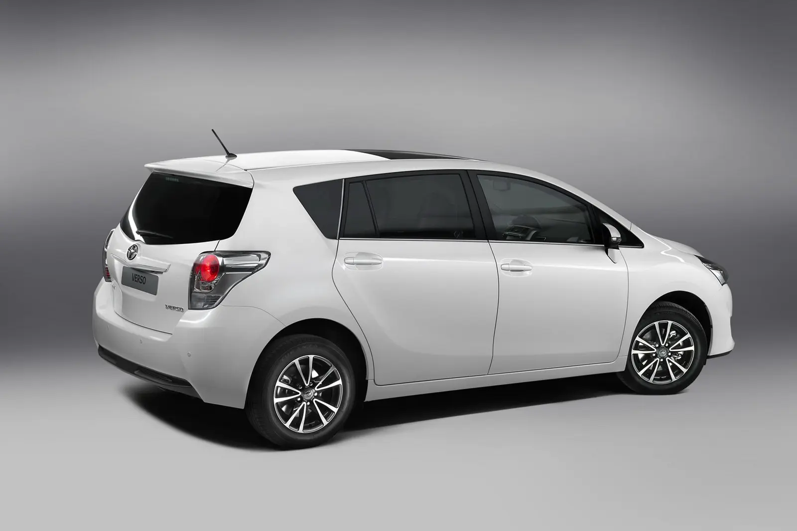 Toyota Verso Verso 1.6 Elegant 2