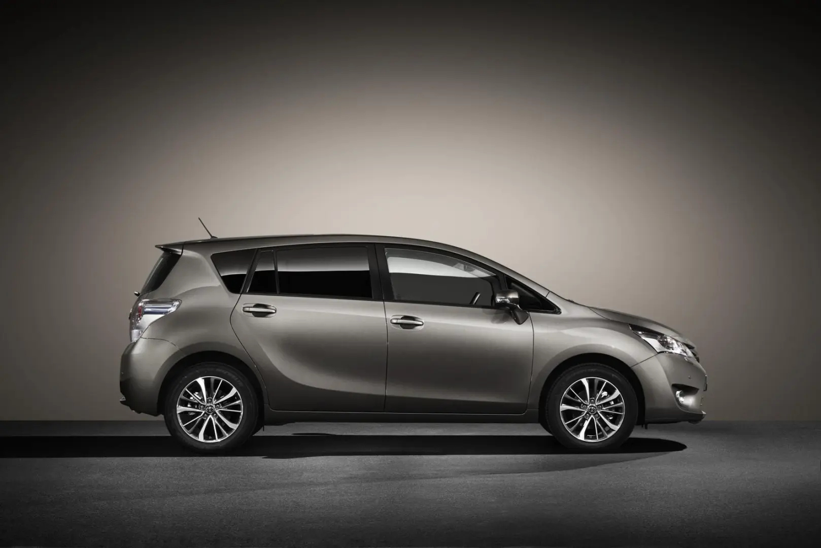 Toyota Verso Verso 1.6 Elegant Plus 0