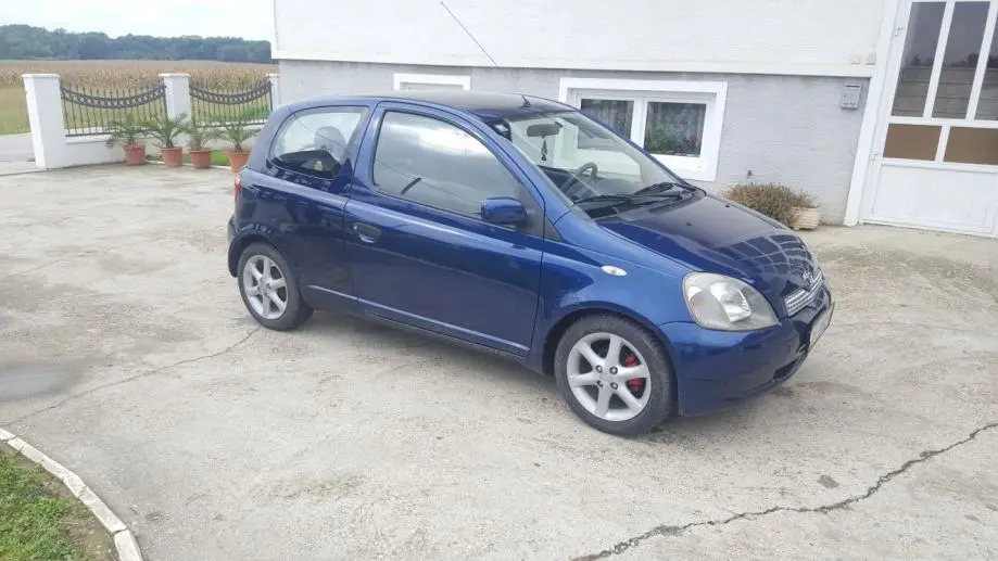 Toyota Yaris Yaris 1.0 Linea Terra 6