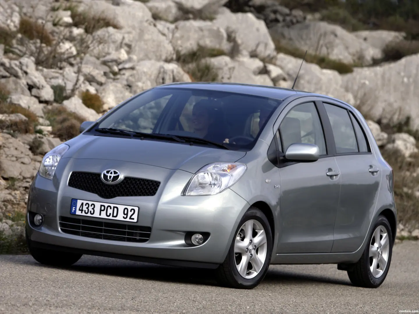 Toyota Yaris Yaris 1.0 Sol 6