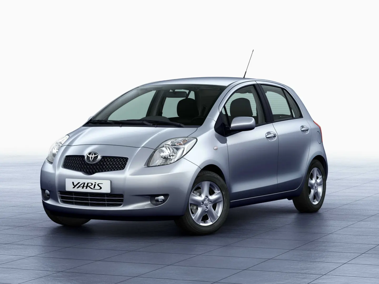 Toyota Yaris Yaris 1.3 Sol 2