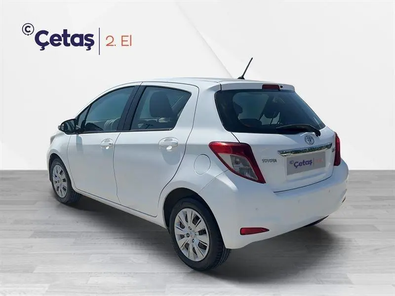 Toyota Yaris Yaris 1.33 Cool Multidrive S 4