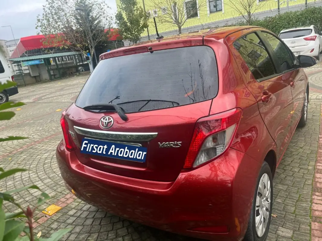 Toyota Yaris Yaris 1.33 Fun Multidrive S 4