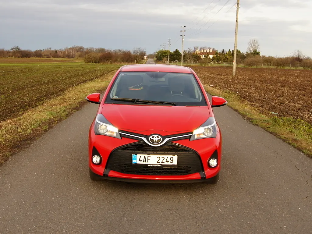 Toyota Yaris Yaris 1.33 Style Red Konfor Plus Multidrive S 4