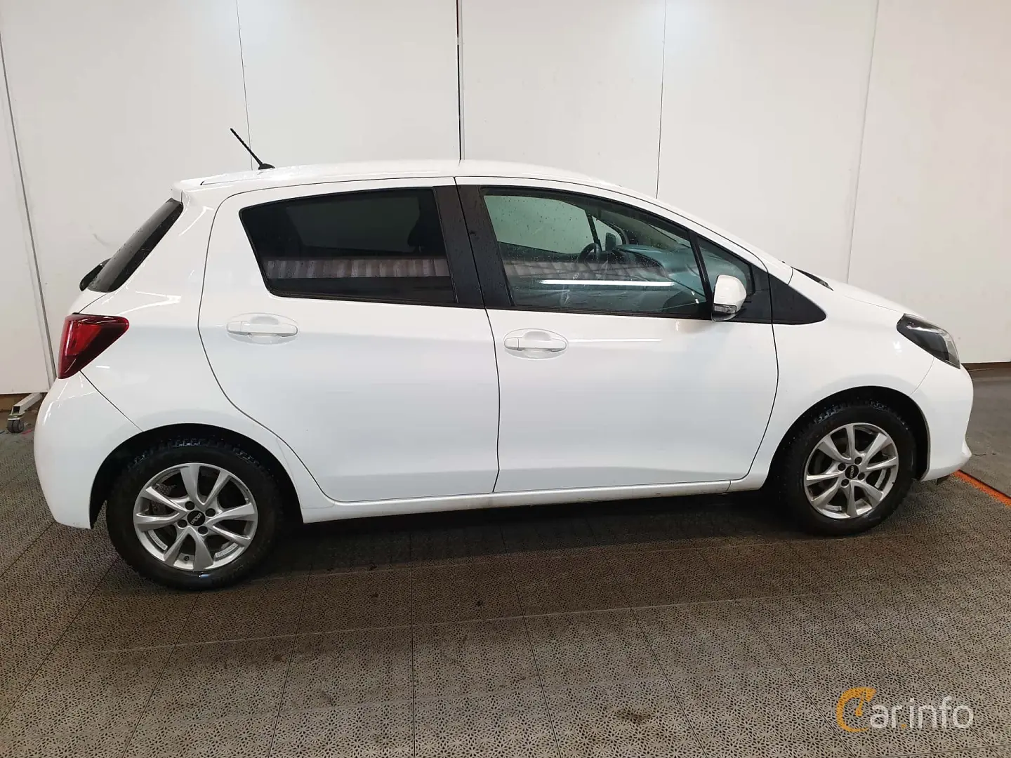 Toyota Yaris Yaris 1.33 Style Red Multidrive S 6