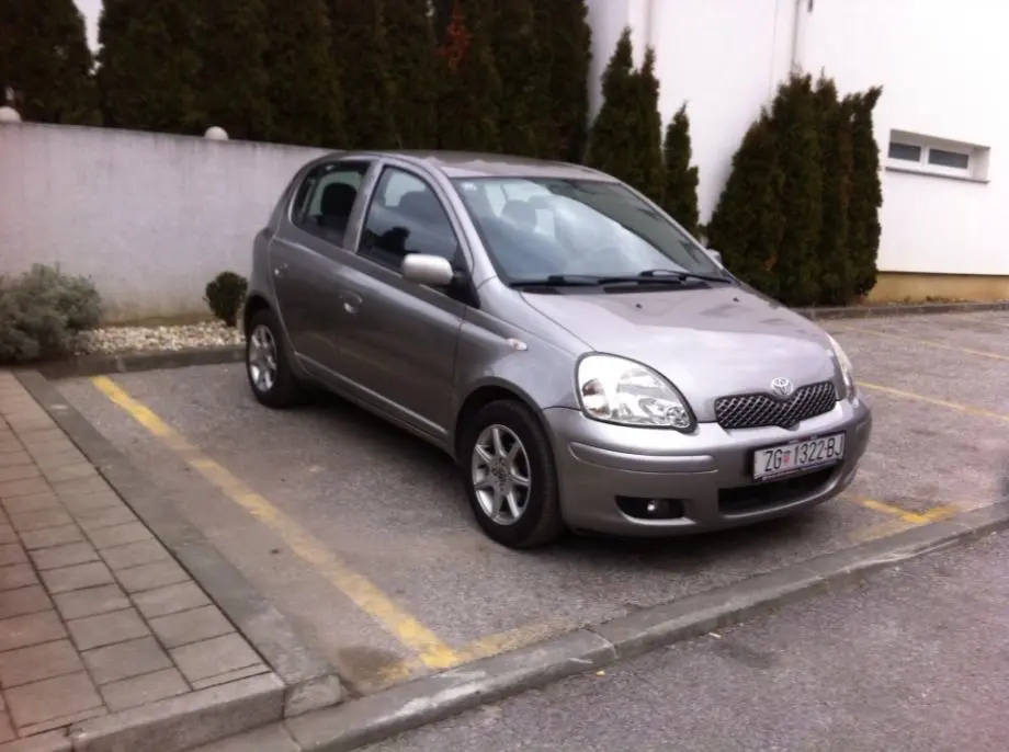 Toyota Yaris Yaris 1.4 D-4D Sol 2