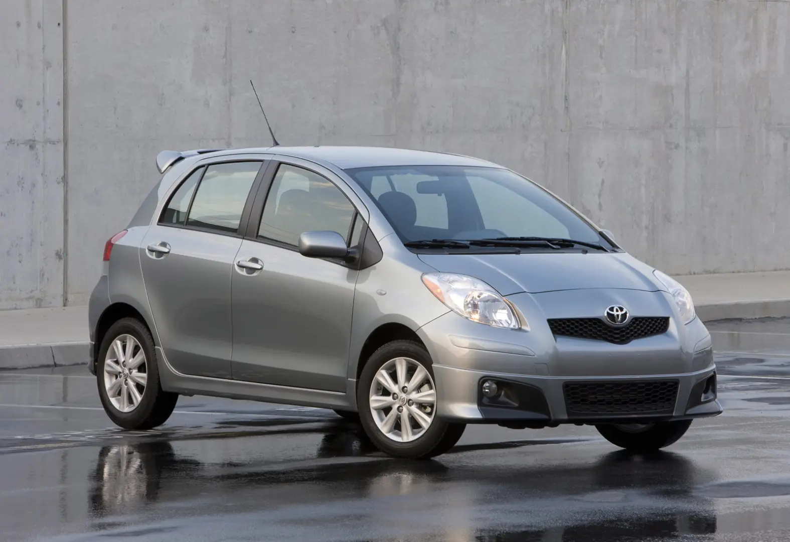 Toyota Yaris Yaris 1.0 Terra Sporty 1