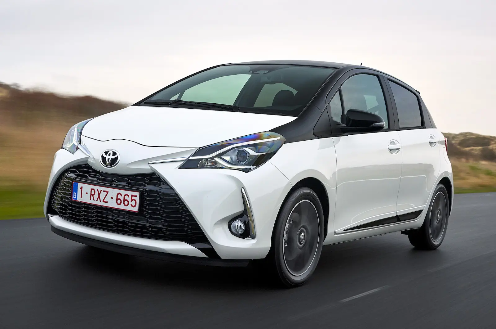 Toyota Yaris Yaris 1.5 Hybrid Cool e-CVT 4