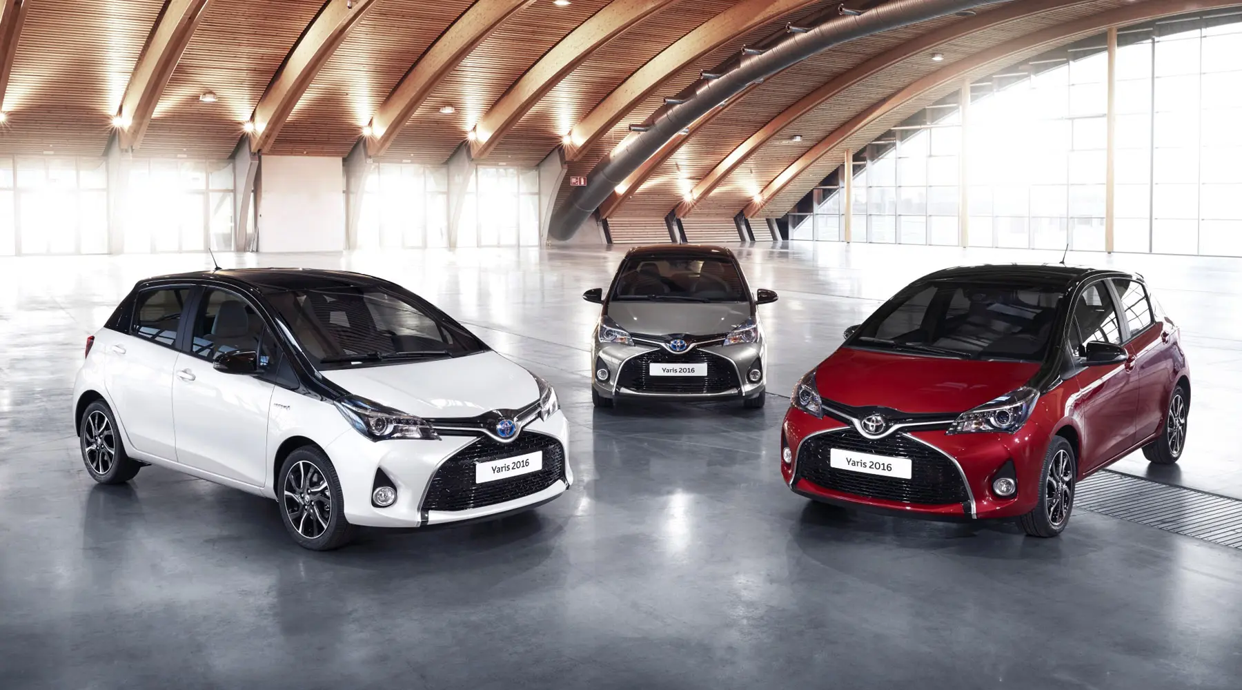 Toyota Yaris Yaris 1.5 Hybrid X-Trend Barselona Kırmızısı 4