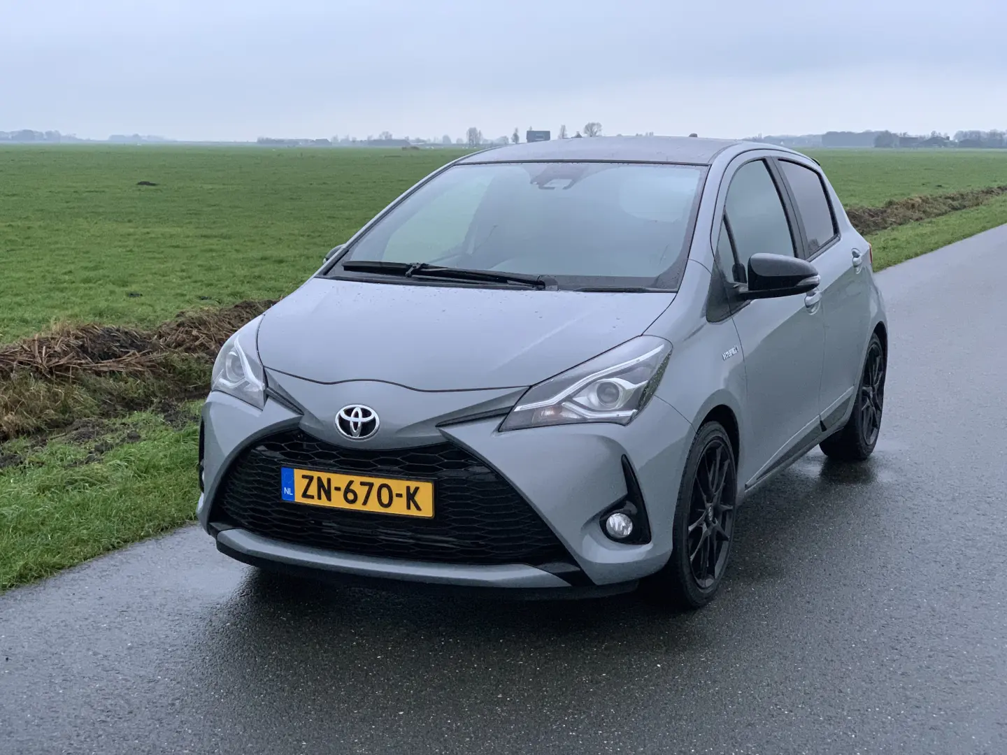 Toyota Yaris Yaris 1.5 Hybrid X-Trend Barselona Kırmızısı 5