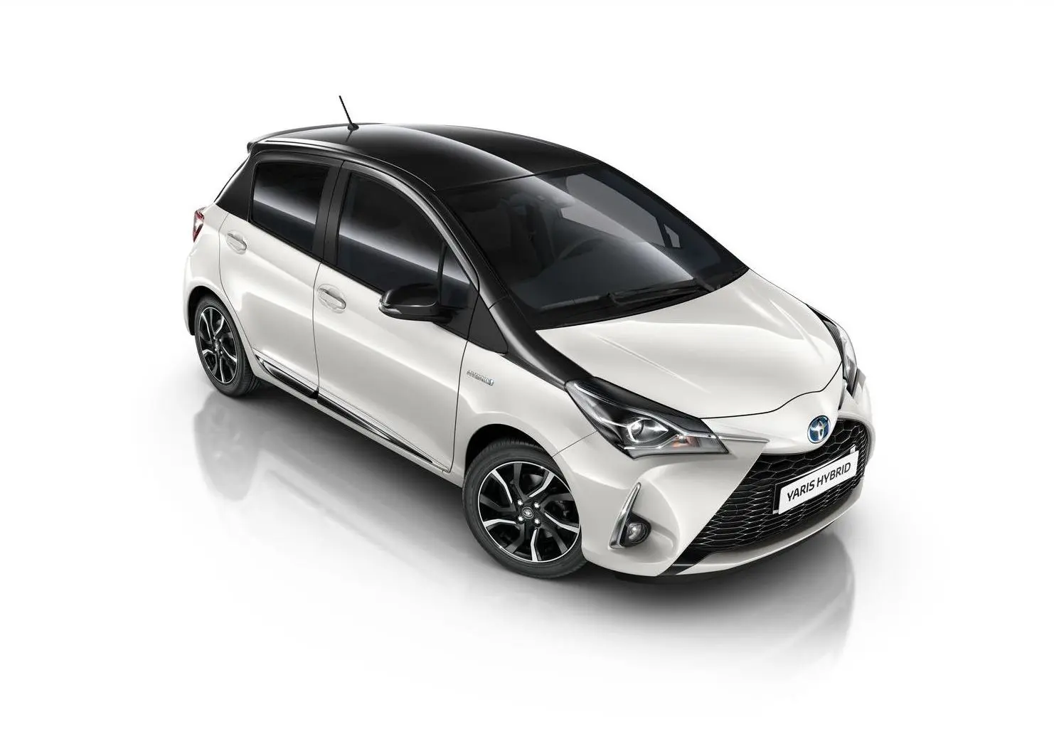 Toyota Yaris Yaris 1.5 Hybrid X-Trend İnci Beyazı 2