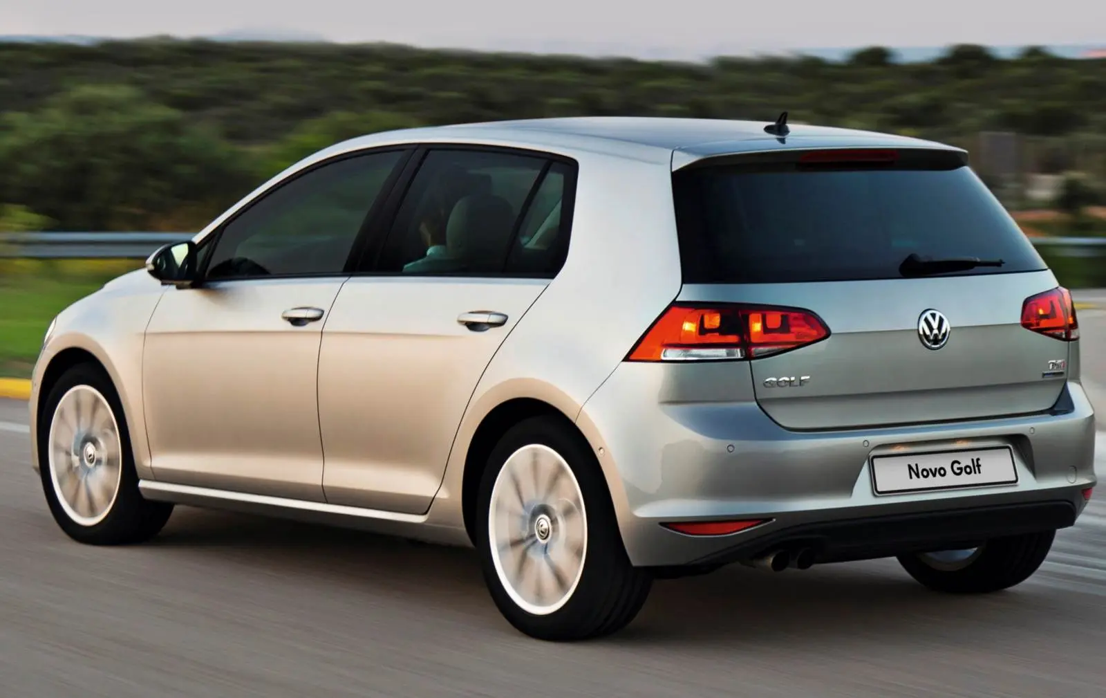 Volkswagen Golf Golf 1.2 TSI BMT Comfortline 4