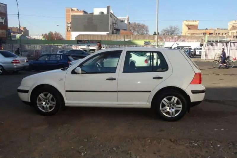 Volkswagen Golf Golf 1.6 FSI Comfortline 4