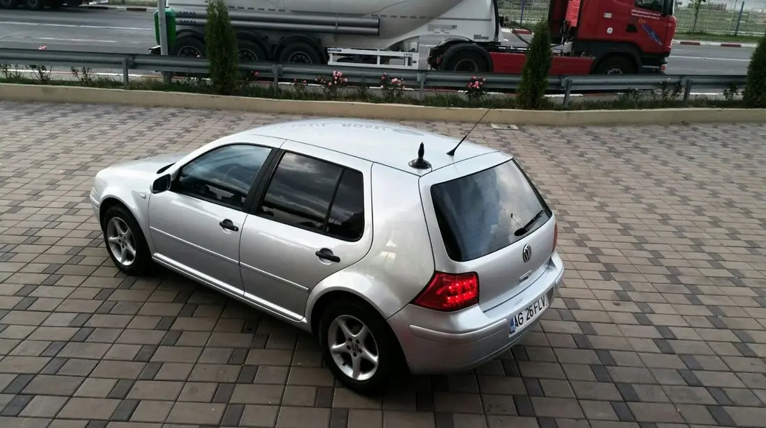 Volkswagen Golf Golf 1.6 FSI Comfortline Tiptronic 5
