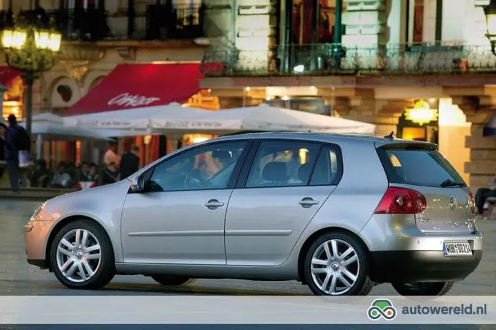 Volkswagen Golf Golf 1.6 FSI Sportline 6