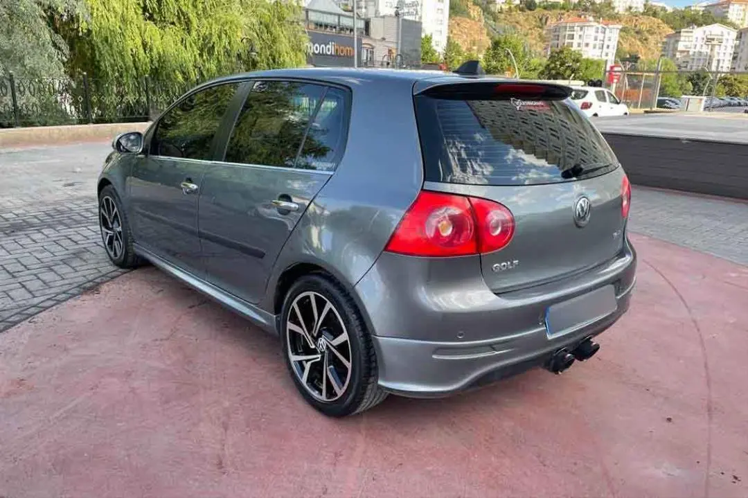 Volkswagen Golf Golf 1.6 FSI Tour Tiptronic 4