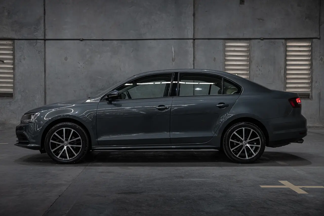 Volkswagen Jetta Jetta 1.4 TSI BMT Trendline 5