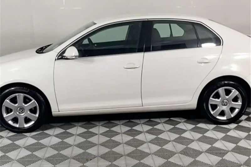 Volkswagen Jetta Jetta 1.6 Comfortline Tiptronic 1