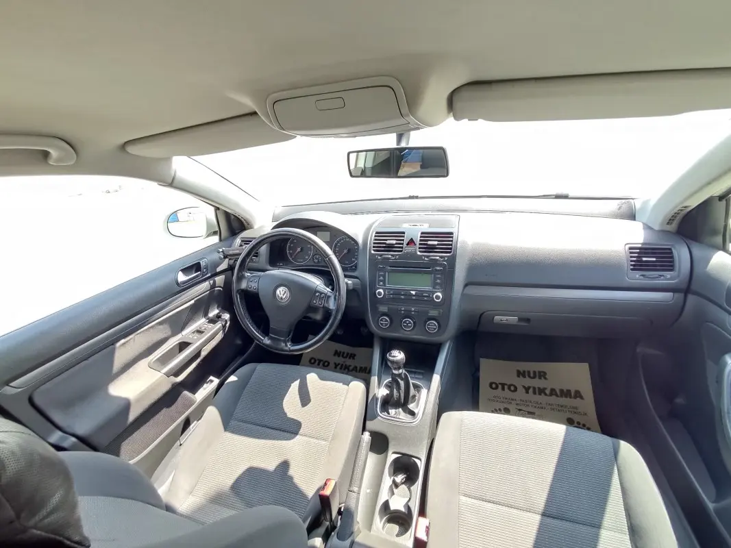 Volkswagen Jetta Jetta 1.6 FSI Midline 7