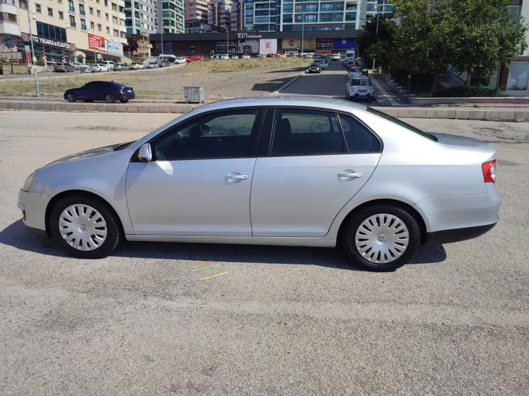 Volkswagen Jetta Jetta 1.6 Primeline 6