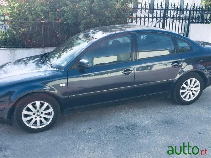 Volkswagen Passat Passat 1.8 Trendline 1