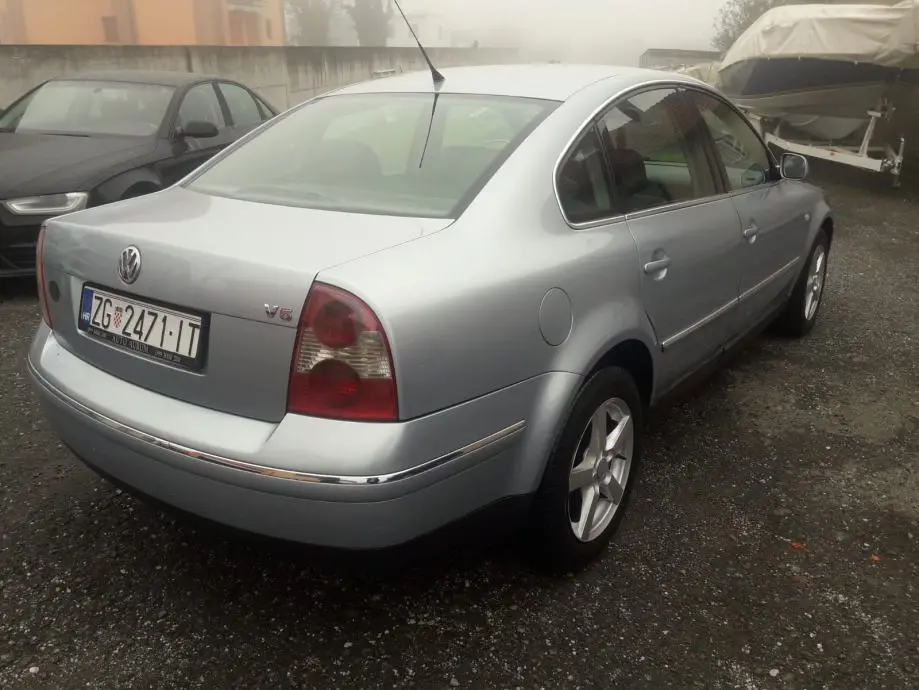 Volkswagen Passat Passat 2.3 V5 Highline 5
