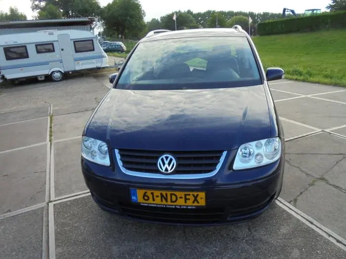 Volkswagen Touran Touran 1.6 FSI Highline 3