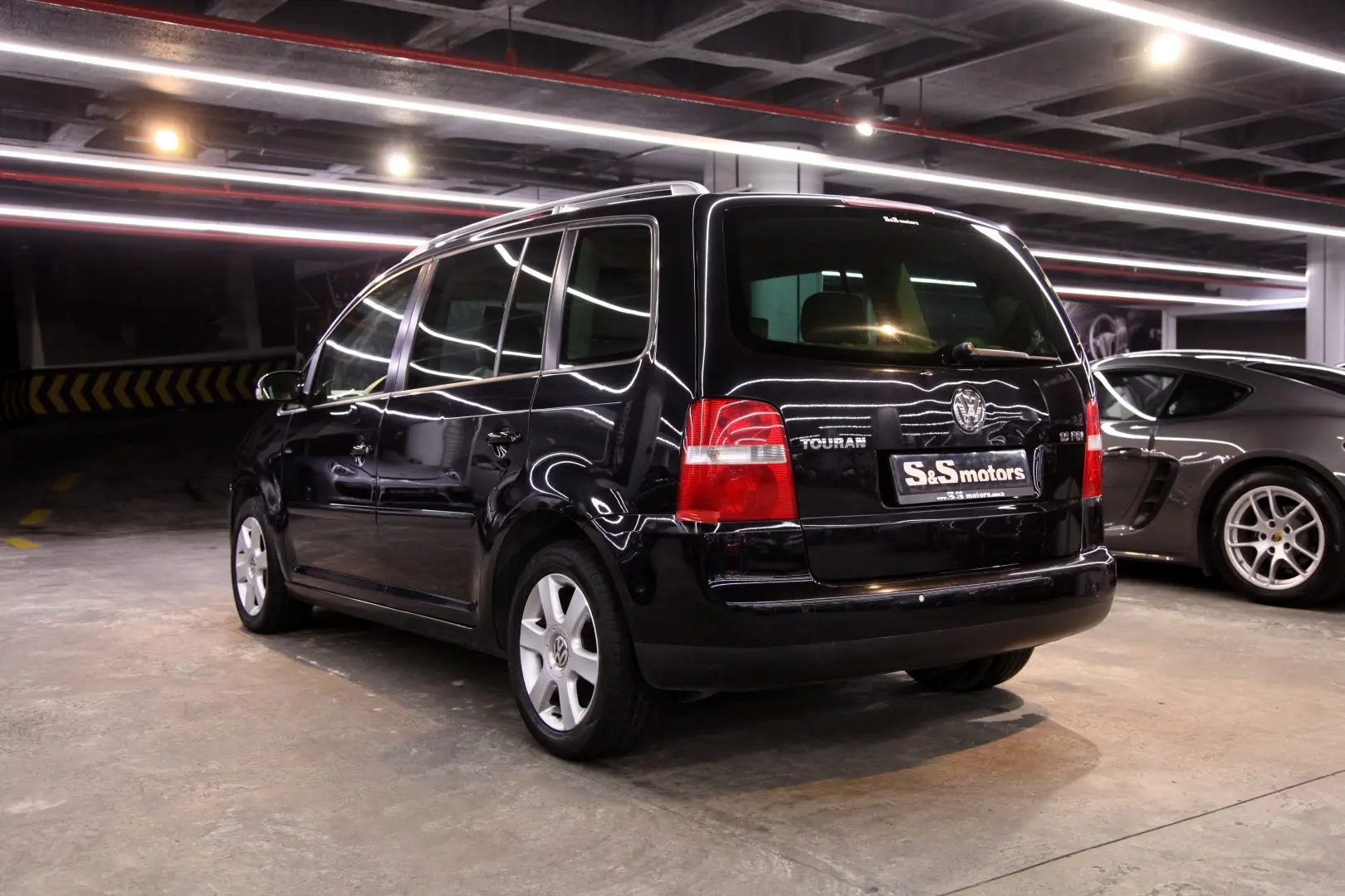 Volkswagen Touran Touran 1.6 FSI Highline DSG 5