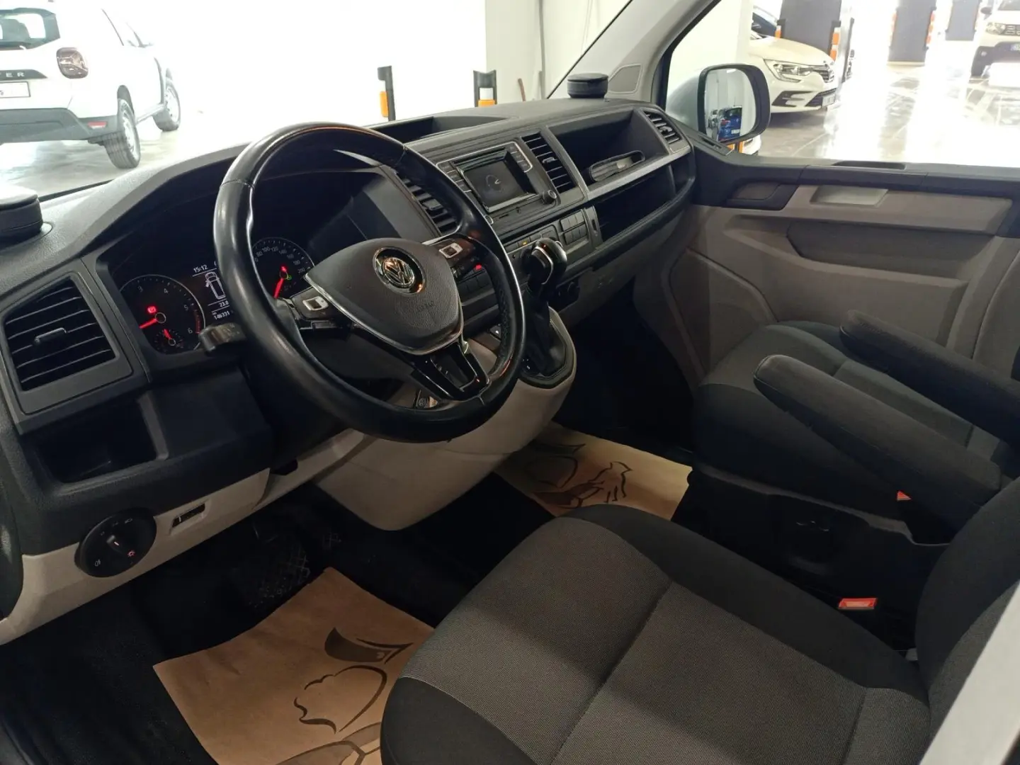 Volkswagen Transporter Transporter Kombi 2.0 TDI Uzun Şasi DSG 4