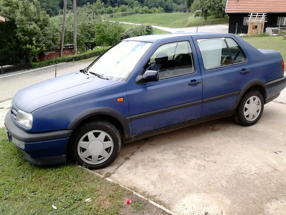 Volkswagen Vento Vento 1.6 CL 3
