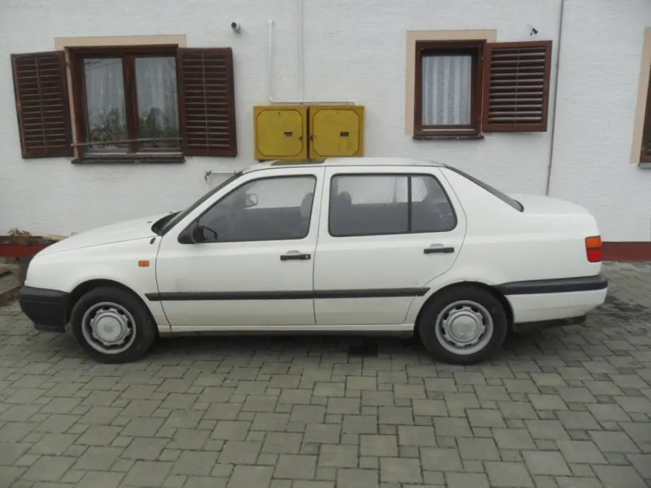 Volkswagen Vento Vento 1.6 CL 4