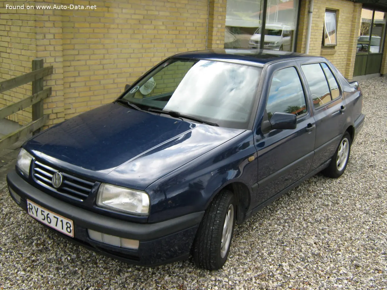 Volkswagen Vento Vento 1.8 CL 3