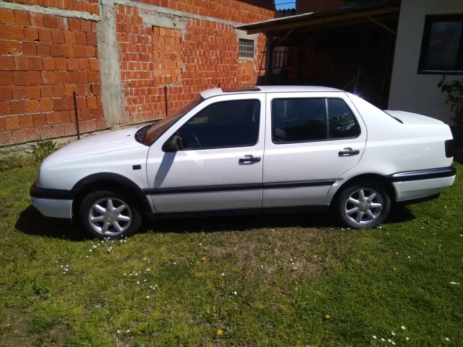 Volkswagen Vento Vento 1.9 TDI CL 5