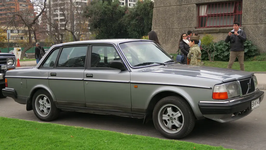 Volvo 240 240 2.3i GLE 4