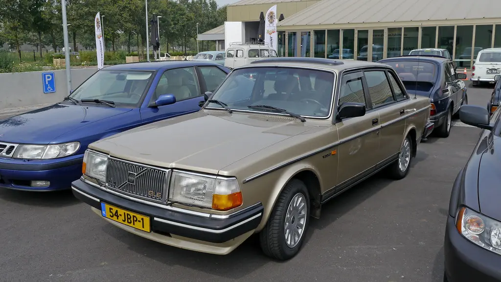 Volvo 240 240 2.3i GLE 6