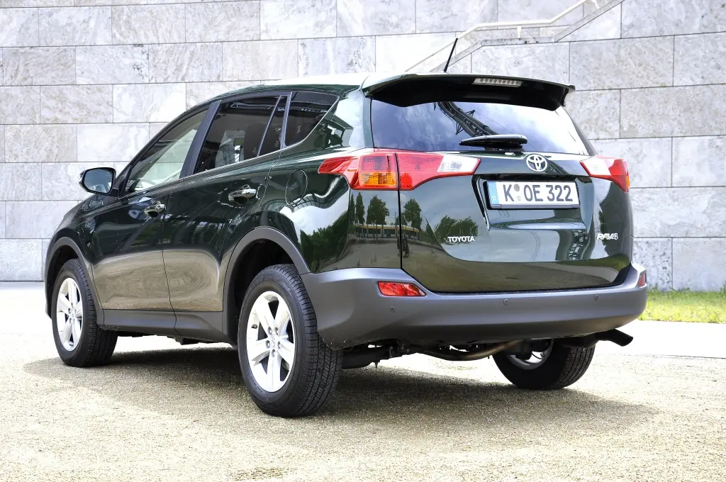 Volvo  Rav 4 2.0 D-4D Elegant 2