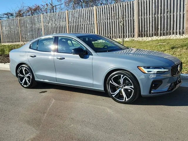 Volvo S60 S60 2.0 B5 Hybrid Ultimate Dark 1