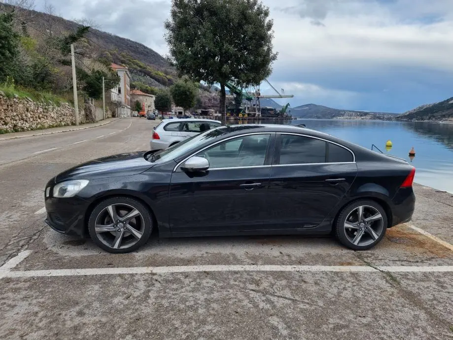 Volvo S60 S60 2.0 D D3 R-Design 4