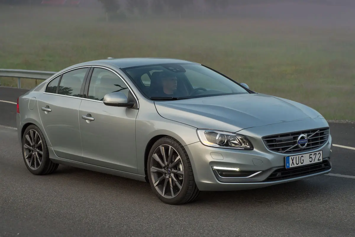 Volvo S60 S60 2.0 D D4 R-Design Plus Geartronic 0