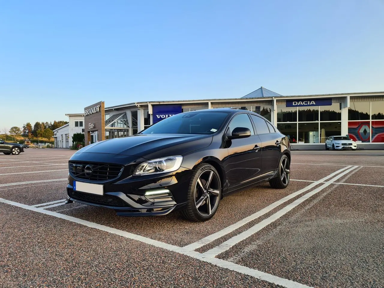 Volvo S60 S60 2.0 D D4 R-Design Plus Geartronic 1